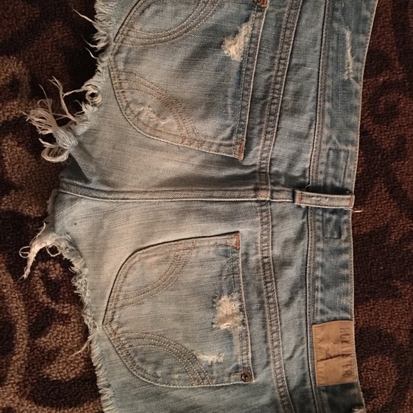 Size 7 Hollister shorts and Jeans - Picture 2 of 3